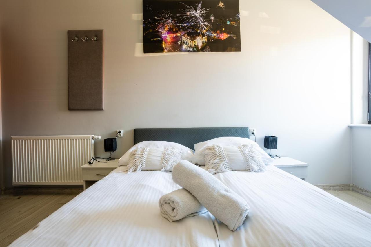 Noclegijarocin Bed & Breakfast Ngoại thất bức ảnh