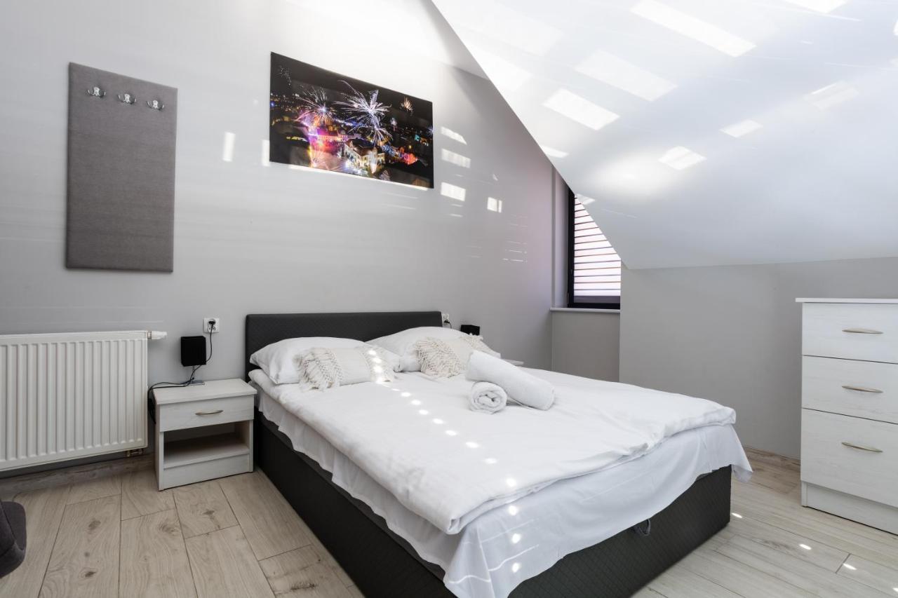Noclegijarocin Bed & Breakfast Ngoại thất bức ảnh